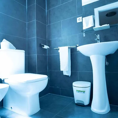 瓦伦西亚多米尔旅舍 3*